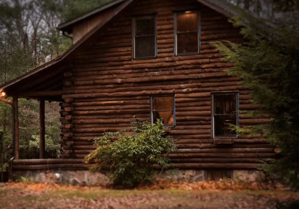 What Is the Difference Between a Cabin and a House?